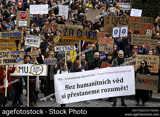 Hundreds of university students, academics and university staff join PragueÂ's protest against underfunding of universities to express their dissatisfaction...