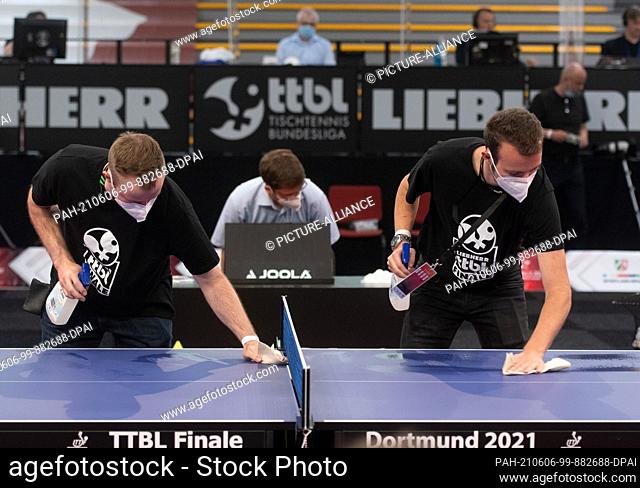 06 June 2021, North Rhine-Westphalia, Dortmund: Finals 2021 - Table Tennis Bundesliga Final Borussia Düsseldorf - 1. FC Saarbrücken TT in the Helmut Körnig...