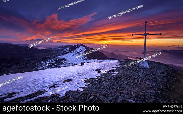 Winter sunrise from the Taga summit (Ripollès, Catalonia, Spain, Pyrenees)