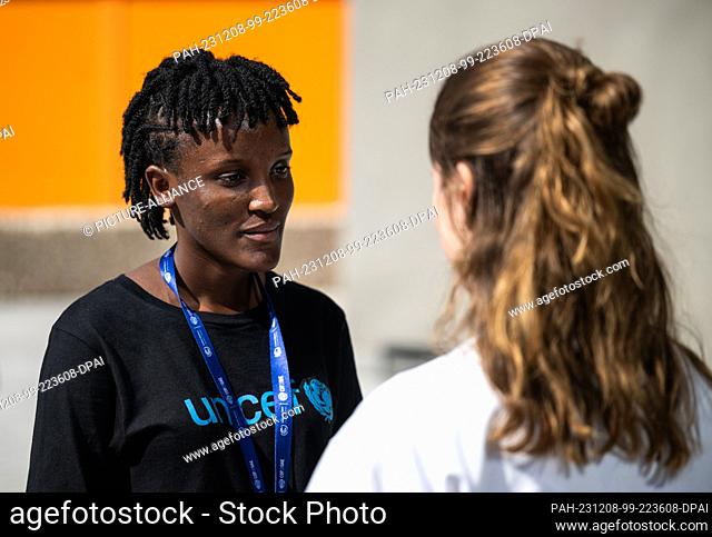 08 December 2023, United Arab Emirates, Dubai: Luisa Neubauer (r), climate activist from Germany, and Vanessa Nakate from Uganda talk to each other at COP28