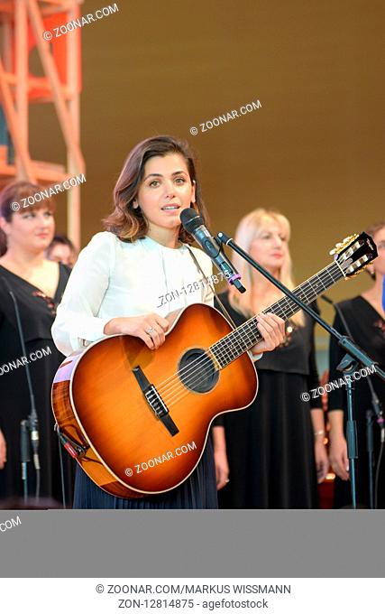 Frankfurt, Germany. 15th Oct, 2017. Katie Melua (*1984), Georgian-British singer, songwriter and musician, performing live at the Handover Ceremony: France 2017...