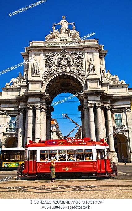 Electric tramway, Rua Augusta, Triumphal Arch of Praça do Comércio (Commerce square), Lisbon, Portugal