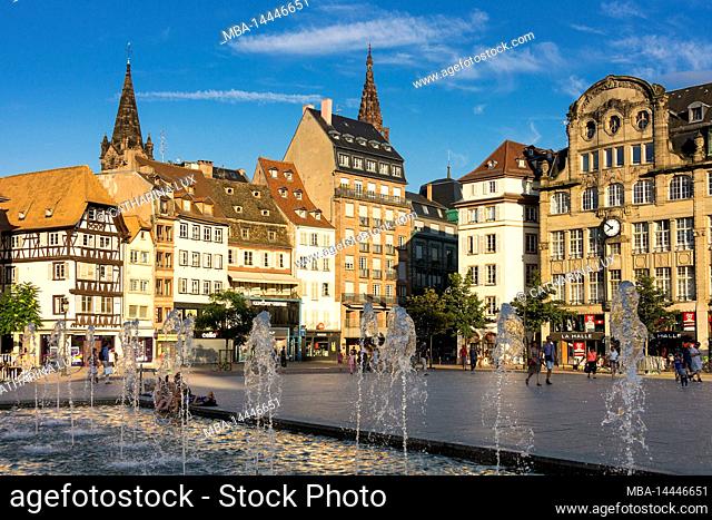 France, Strasbourg, Kleber square, Place Kleber, fountain, evening atmosphere
