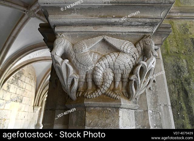 Alcobaça, Cloister of Santa Maria monastery (12-18th century, gothic and baroque). Cloister of silence, capital with winged dragons