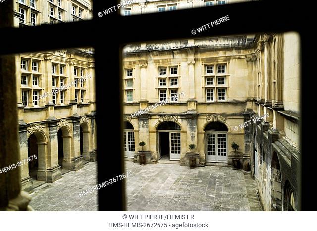 France, Drome, Provence, Suze la Rousse, the castle, Renaissance style main courtyards