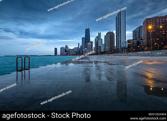 View of the Chicago downtown from the lake shore