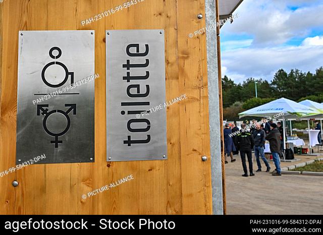 16 October 2023, Brandenburg, Eberswalde: A non-gender-specific dry separation toilet is on display at the opening of a research facility for the production of...