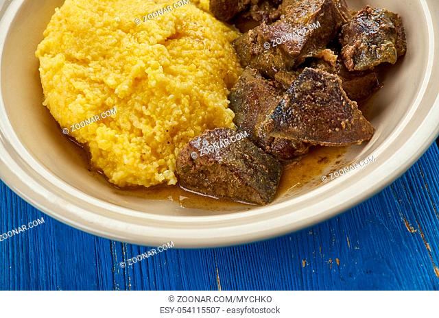 Tocana Pomana porcului - Romanian pork liver stew with corn porridge