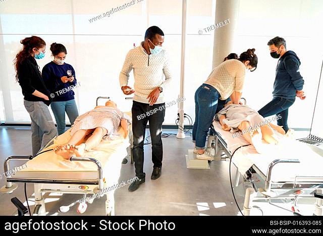 5th year medical students during a SimMan dummy cardiac massage workshop