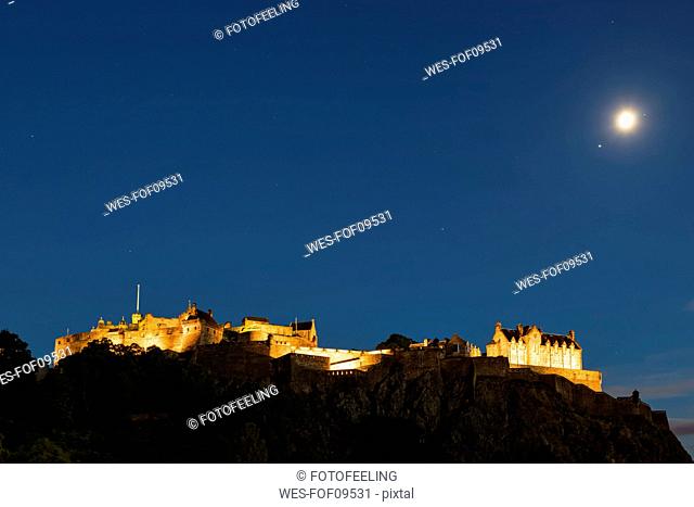 Great Britain, Scotland, Edinburgh, Castle Rock, Edinburgh Castle at night, moon