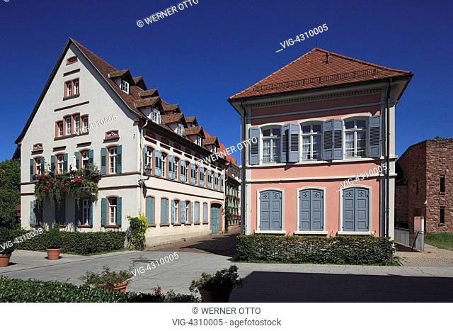 D-Ladenburg, Neckar, Rhine-Neckar area, Upper Rhine Valley, Baden-Wuerttemberg, residential building in the old town, multi-family house, shutters