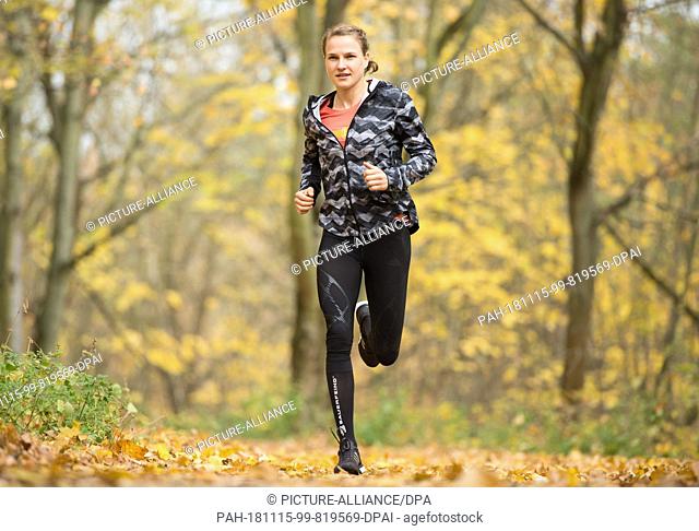 08 November 2018, Berlin: Runner Lisa Hahner (SCC Berlin) training in the Berlin Grunewald. The 28-year-old will start her comeback at the beginning of December