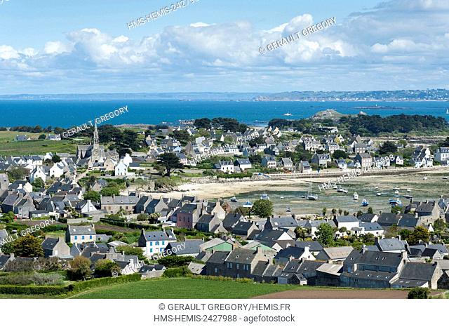 France, Finistere, Ponant islands, island of Batz, view of the village from the lighthouse