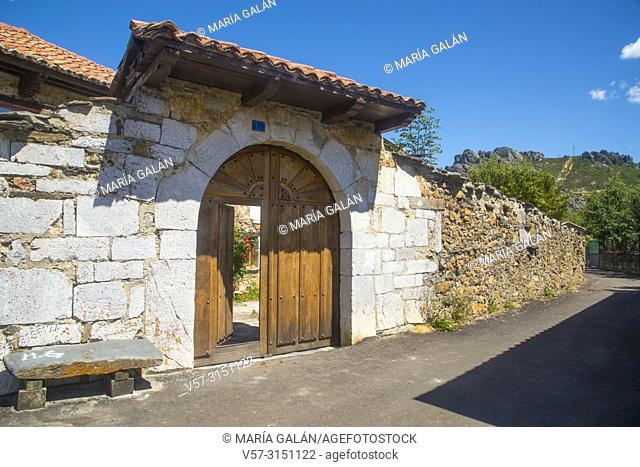 Rural house entrance. Camporredondo, Palencia province, Castilla Leon, Spain