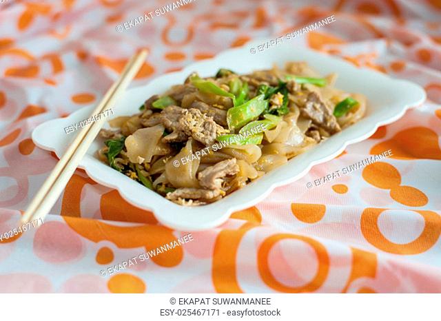 Stir fried rice noodle with pork, Thai style