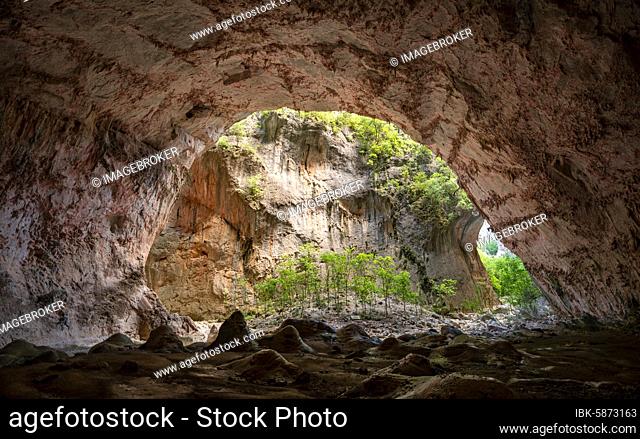 Cueva de La Ermita cave, ravine, steep cliffs of the Garganta Verde, Sierra de Cádiz, province of Cádiz, Spain, Europe
