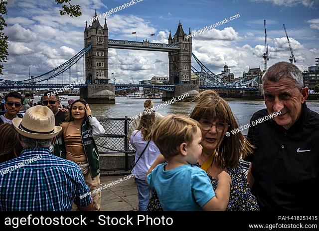 Tourists take pictures near Tower Bridge in London, United Kingdom on 20/07/2023 by Wiktor Dabkowski. - London/ENG/