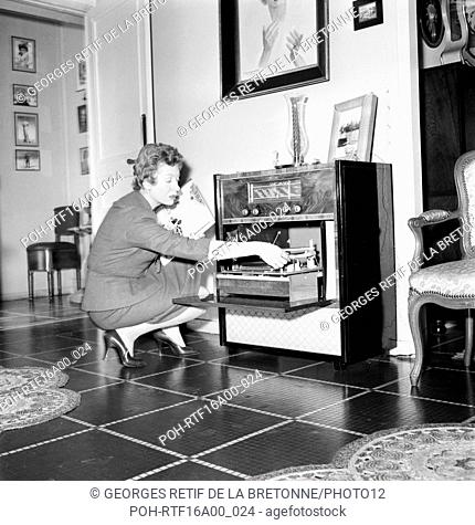 Henriette Ragon, known as Patachou, French actress and singer, at home in 1955. Photo Georges Rétif de la Bretonne