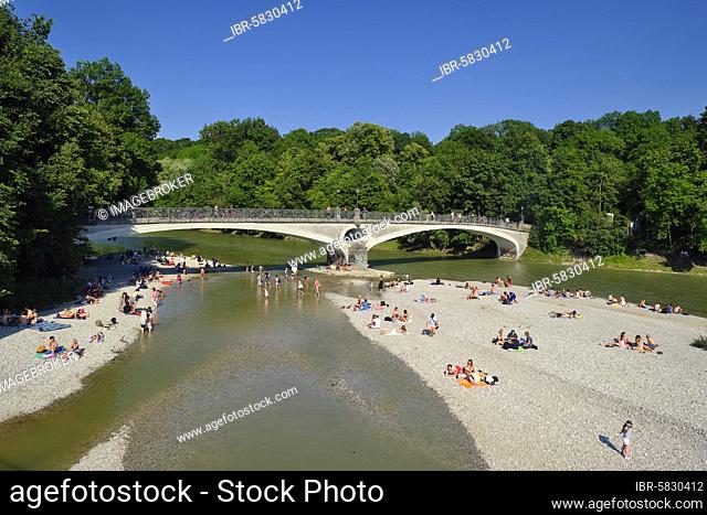 Bathing pleasure on the Isar, cable jetty, Munich, Bavaria, Germany, Europe