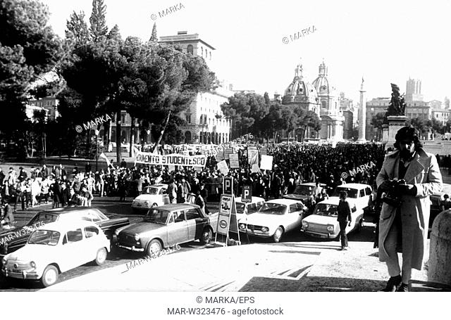 roma 1968, manifestazione degli studenti di sinistra, movimento studentesco