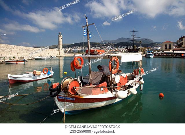 Fishing boats at the Rethymno harbor and the lighthouse, Rethymno, Crete, Greek Islands, Greece, Europe