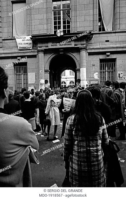 Many French university students occupying the Sorbonne inner courtyard during a students demonstration. Paris, May 1968