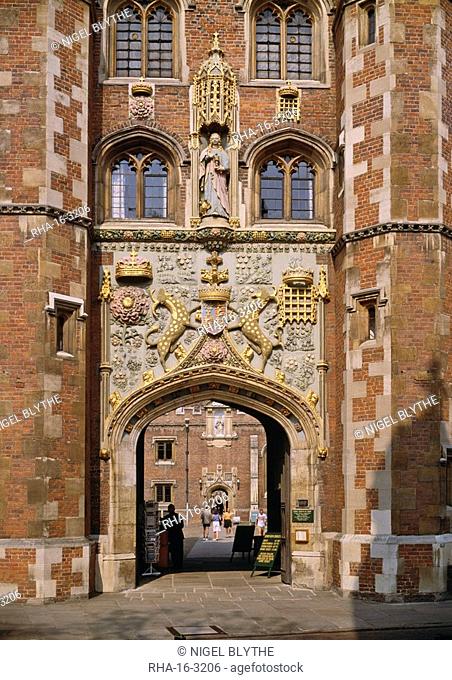 Front gate of St. John's College built 1511-20 with the coat of arms of Lady Margaret Beaufort, founder of the college, Cambridge, Cambridgeshire, England