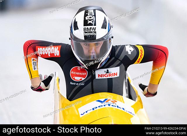 13 February 2021, Saxony, Altenberg: Bobsleigh, World Championships, Monobob, women, 2nd run: Laura Nolte from Germany in action at the start
