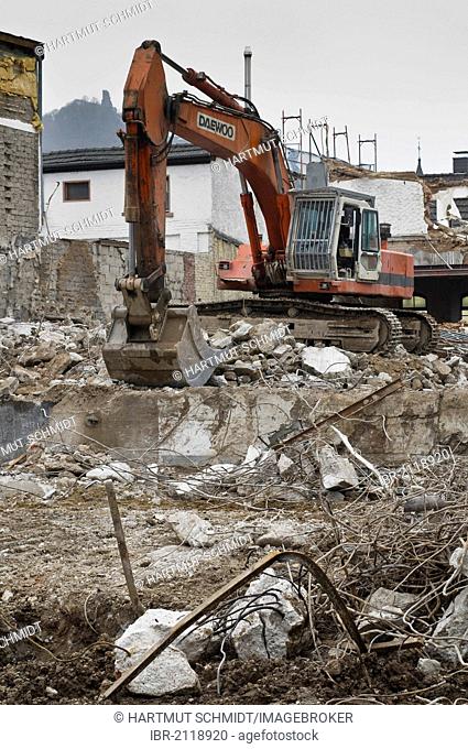 House demolition, excavator on building site, blocks of concrete and metal pieces at front, North Rhine-Westphalia, Germany, Europe, PublicGround