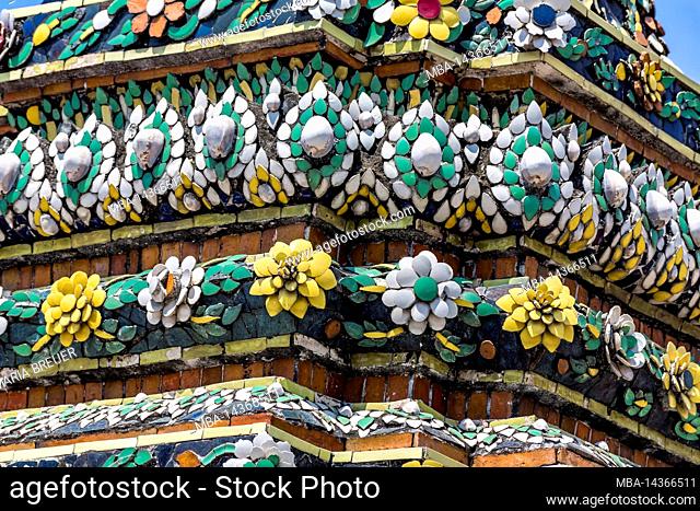 Mosaic decorations, Chedis, temple complex Wat Pho, temple of the reclining Buddha, Bangkok, Thailand, Asia