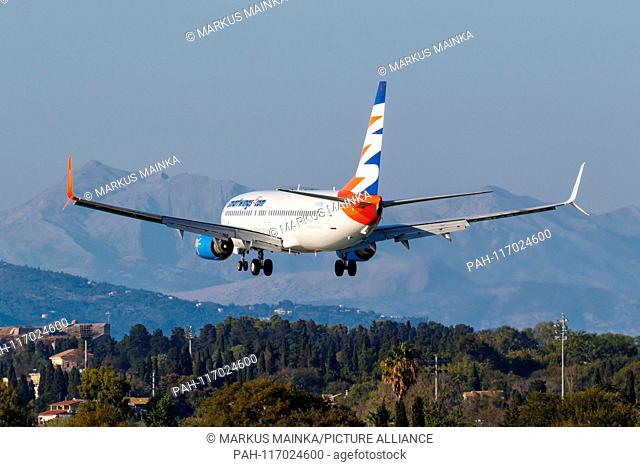 Corfu, Greece – 16. September 2017: Smartwings Boeing 737 at Corfu airport (CFU) in Greece. | usage worldwide. - Corfu/Greece