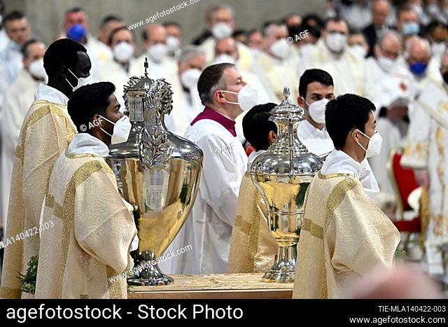 Pope Francis celebrates the Crisma Mass at St Peter's Basilic in the Vatican, 14 April 2022