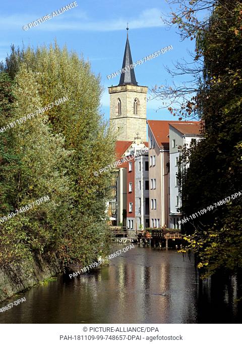 29 October 2018, Thuringia, Erfurt: The flood ditch and the Ägidienkirche in the city centre. Photo: Soeren Stache/dpa-Zentralbild/ZB
