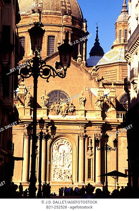 Basílica del Pilar seen from Alfonso I street. Zaragoza. Spain