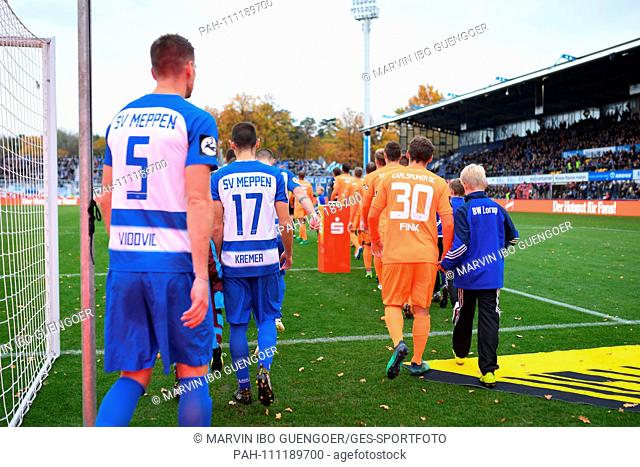 Enema of the two teams. GES / football / 3rd league: SV Meppen - Karlsruher SC, 10.11.2018 Football / Soccer: 3rd league: SV Meppen vs