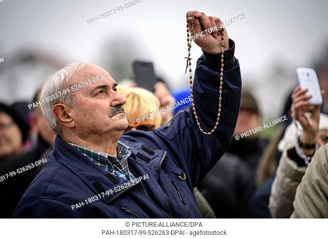 17 March 2018, Germany, Unterflossing: Self-appointed seer, Salvatore Caputa, from Italy looking to the sky during the apparent apperance of the Virgin Mary at...
