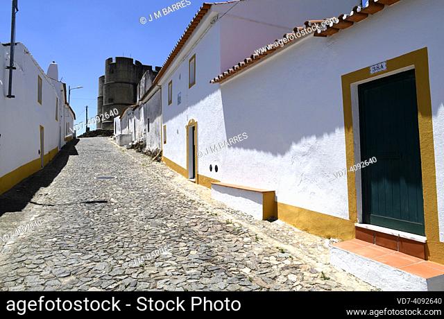 Evoramonte or Evora Monte, street and castle. Estremoz, Alentejo, Portugal