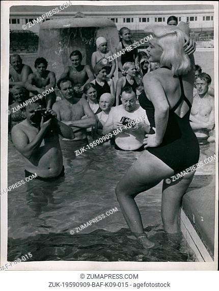 Sep. 09, 1959 - She Is The Centre Of Attraction - Is Jayne: Glamour star Jayne Mansfield happily poses for the holiday makers when she put ion an appearance -...