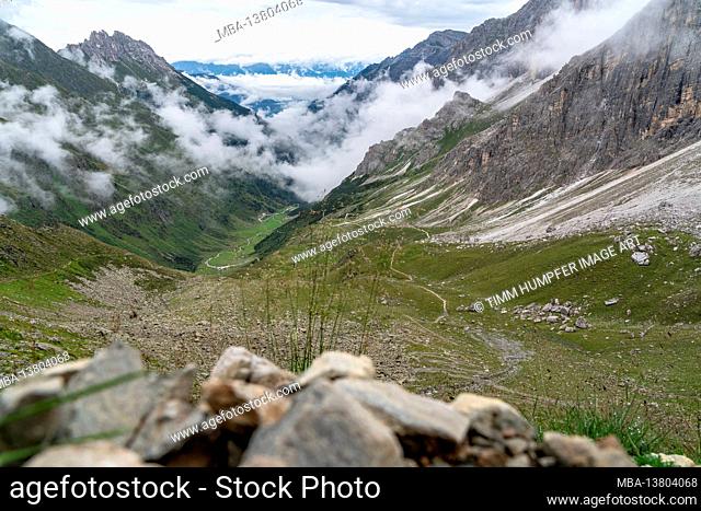Europe, Austria, Tyrol, Stubai Alps, Pinnistal, view into the picturesque Pinnistal up to the Karalm and the Elfermassiv