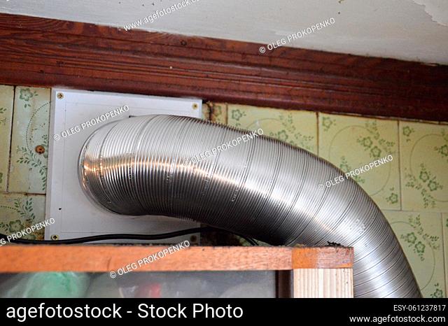 Installing a kitchen hood for the ventilation