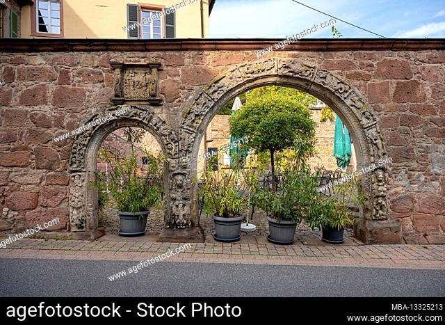 Germany, Rhineland-Palatinate, Burrweiler, entrance to the Grafen von der Leyen winegrower's restaurant