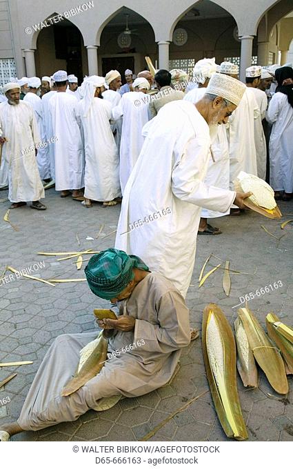 OMAN-Western Hajar Mountains-Nizwa: Omani Farmers at Date Palm Seed Pod Auction at Nizwa Souk