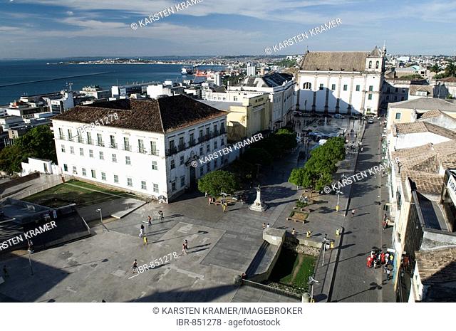 Historic centre with Praca da Sé and Cathedral da Sé, Cathedral Square and Cathedral by the Sea, and left Palacio Arquiepiscopal, the former Bishop's Palace