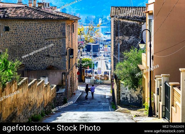 Spain, Mallorca, alley in Port de Soller
