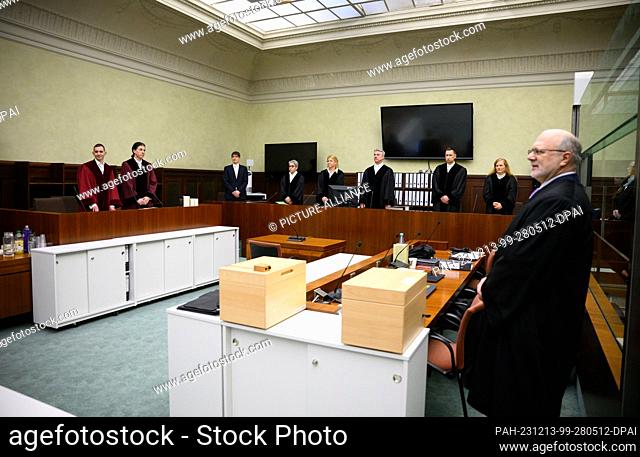 13 December 2023, Berlin: The representatives of the prosecution, Lars Malskies (l), senior public prosecutor at the Federal Court of Justice