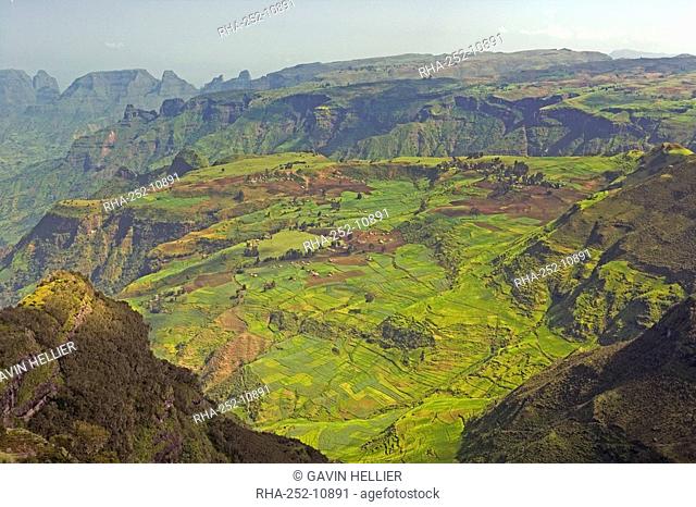 Dramatic mountain scenery from the area around Geech, UNESCO World Heritage Site, Simien Mountains National Park, The Ethiopian Highlands, Ethiopia, Africa