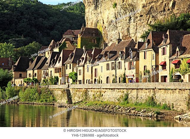 France, Dordogne, La Roque-Gageac in Dordogne Valley