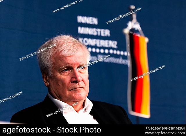 18 June 2021, Baden-Wuerttemberg, Rust: Horst Seehofer (CSU), Federal Minister of the Interior, sits on the podium during a press conference at the end of the...
