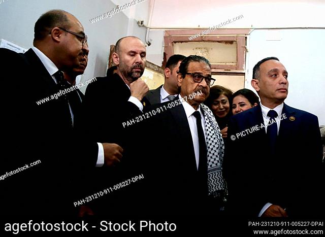 10 December 2023, Egypt, Cairo: Candidate for President of Egypt Farid Zahran (2nd R) arrives to cast his ballot at a polling station during the 2023 Egyptian...