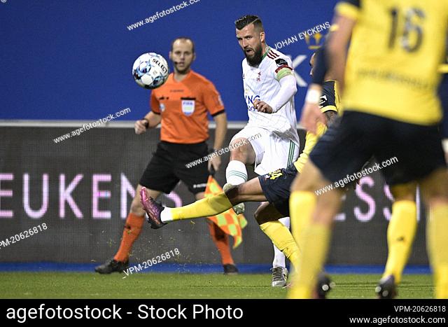 OHL's Xavier Mercier fights for the ball during a soccer match between Oud-Heverlee Leuven and Royale Union Saint-Gilloise, Friday 11 March 2022 in Leuven